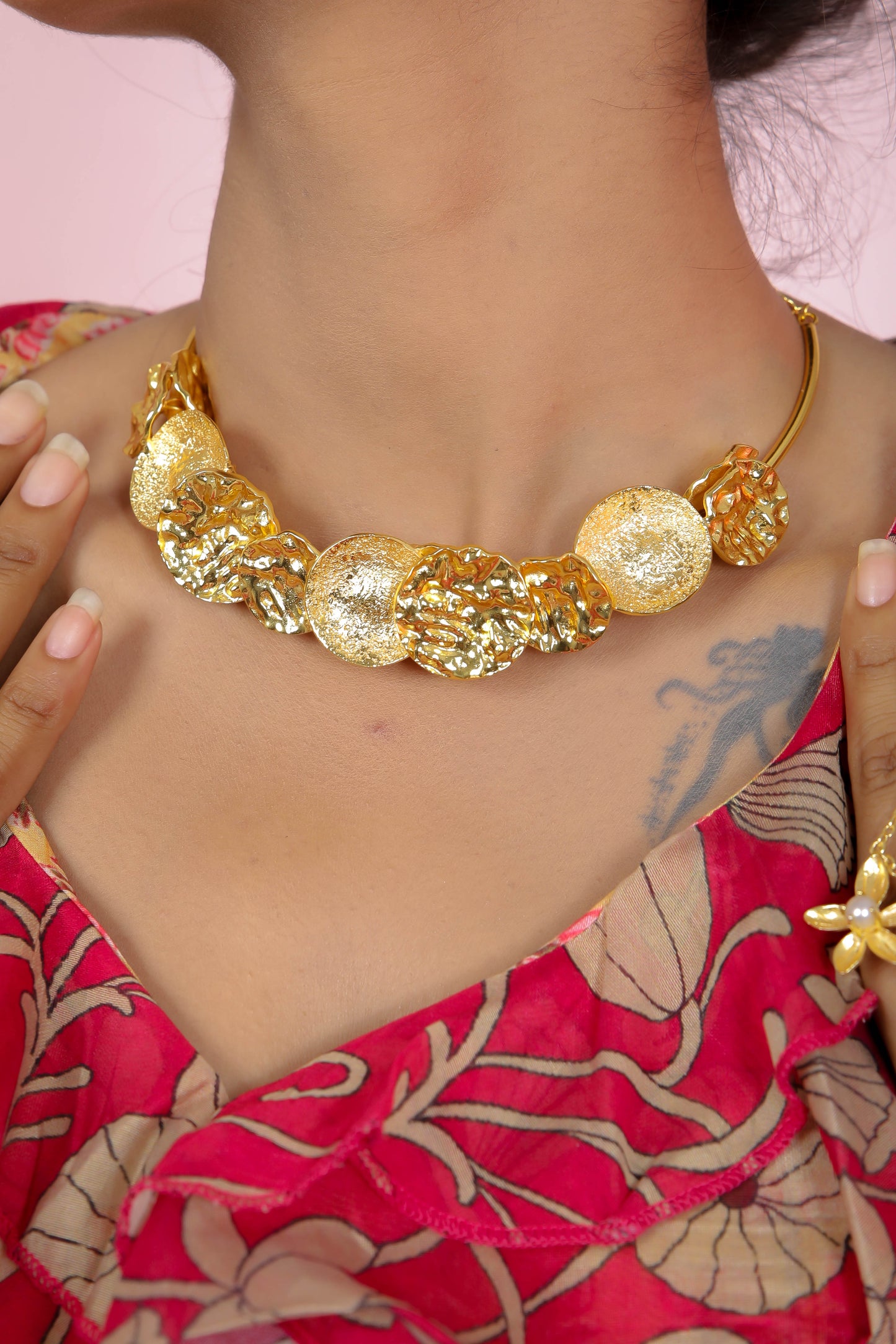 VIRASAT CHOKER NECKLACE
