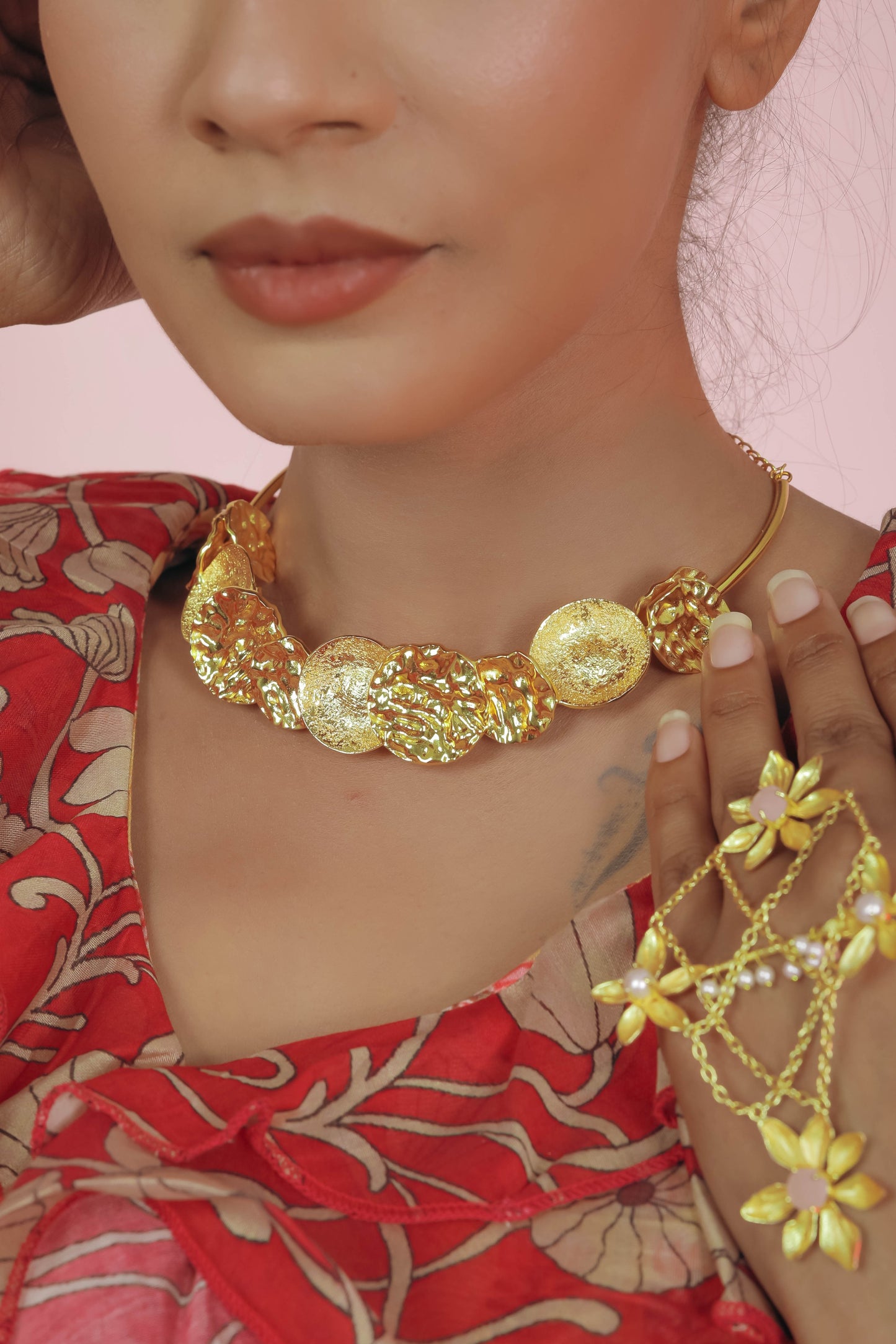 VIRASAT CHOKER NECKLACE