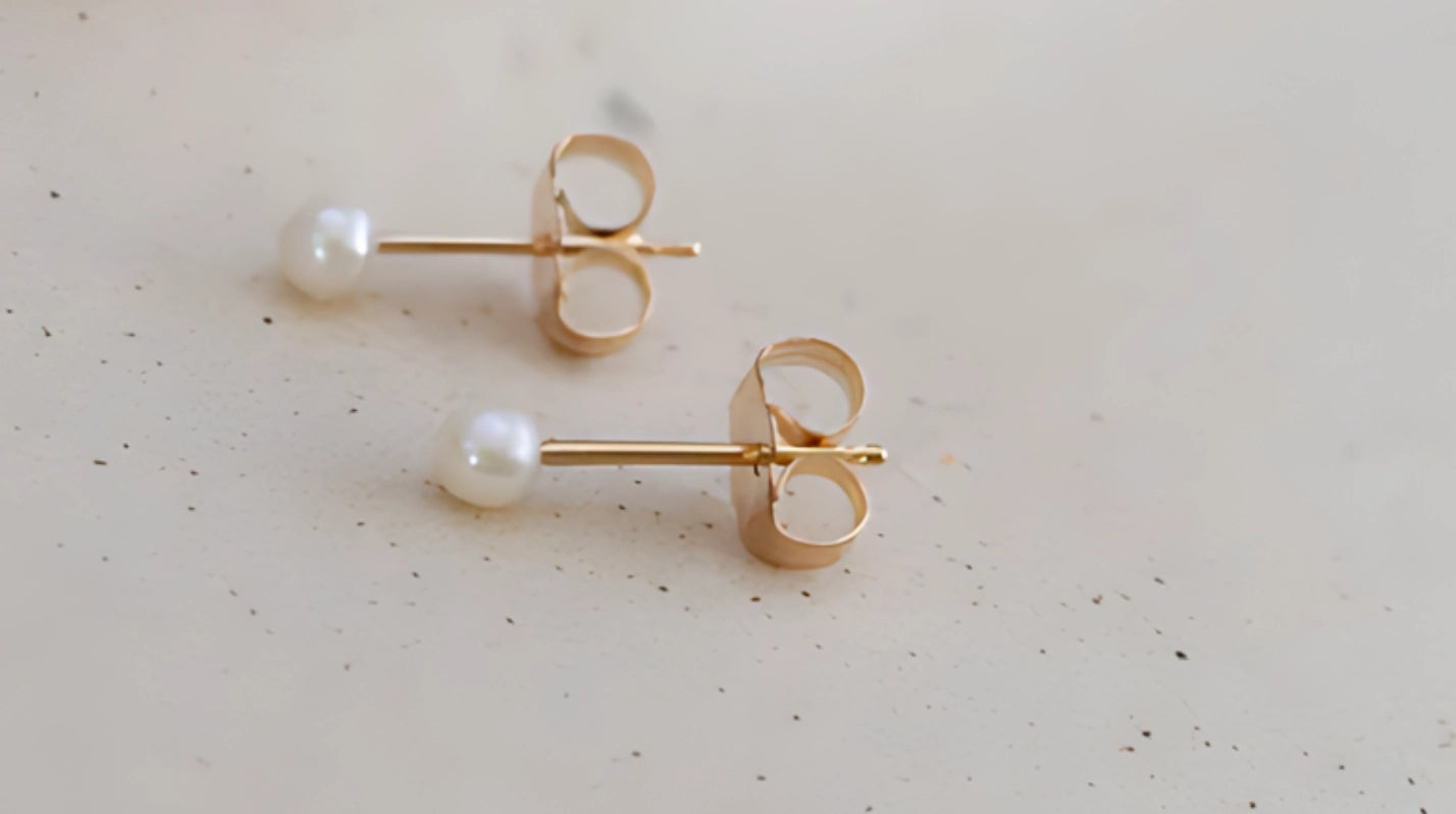 Vezoora Pearl Earrings: A Touch of Luxury